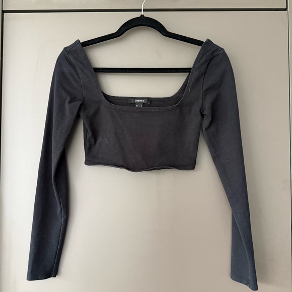 Black Stretchy Material Long Sleeve Crop Top - Picture 1 of 4